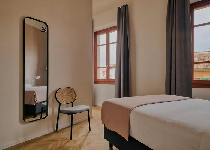 Limehome Via Guelfa 4*
